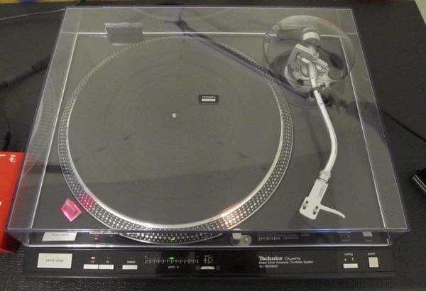 Technics 1600 mk2 turntable